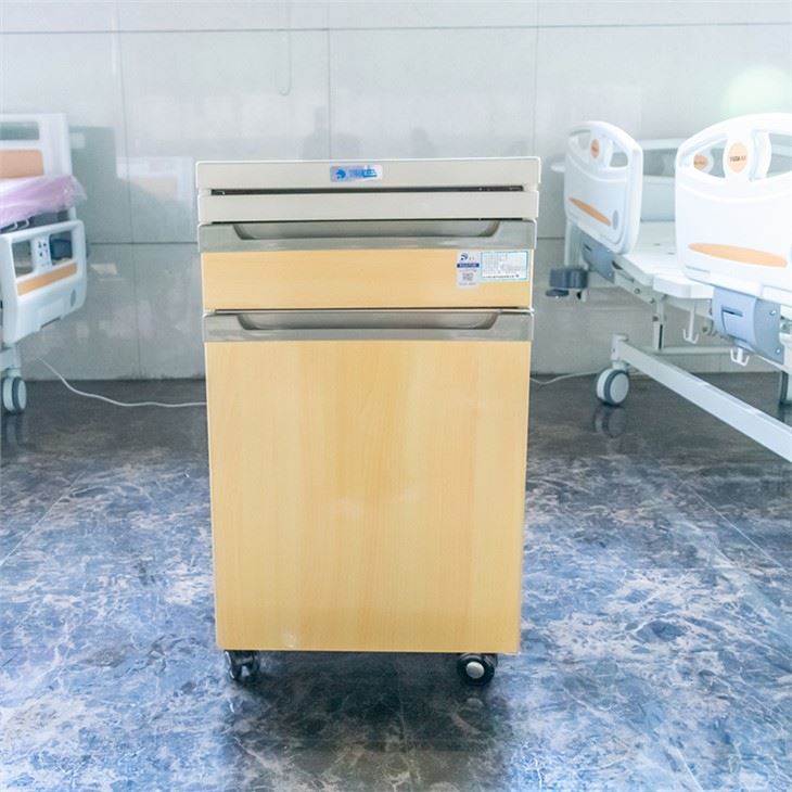 Mesa de cabeceira de hospital com gavetas